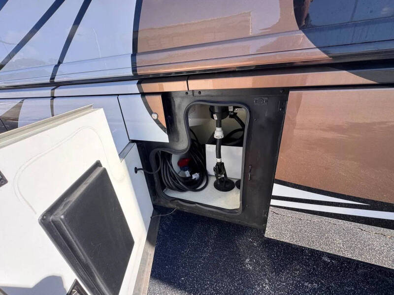 2018 Freightliner XCM Chassis