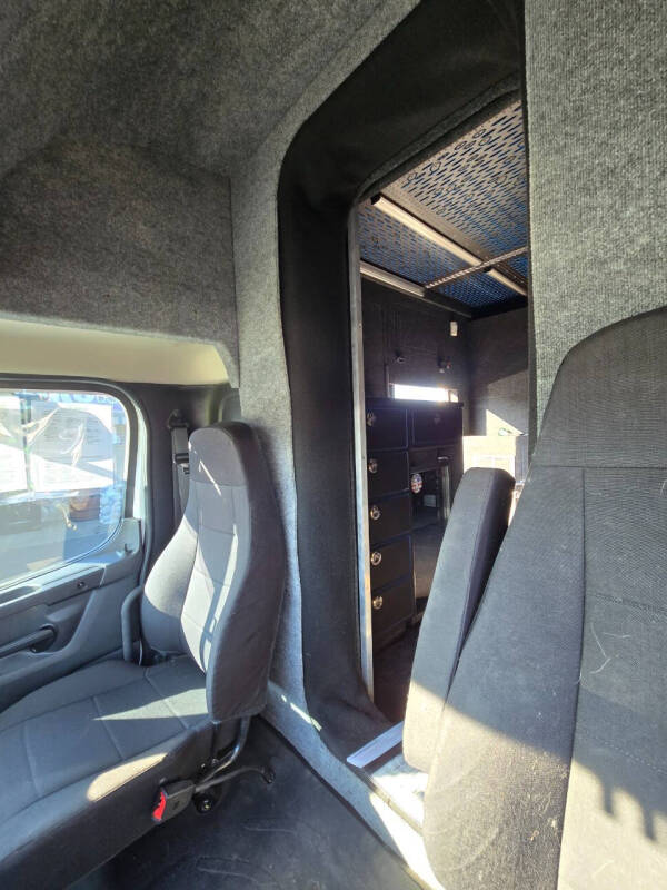 2024 Freightliner M2 106