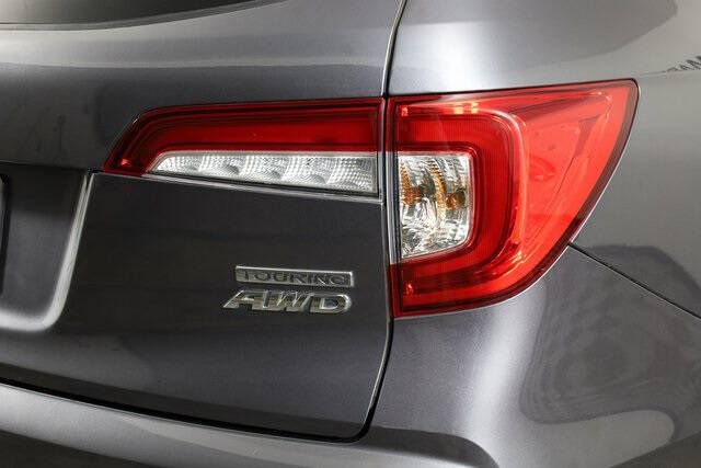 2019 Honda Pilot Touring w/Rear Captain's Chairs