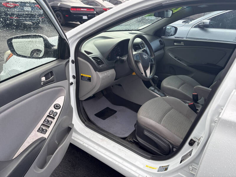 2017 Hyundai Accent SE