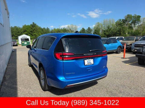 2027 Chrysler Pacifica Select