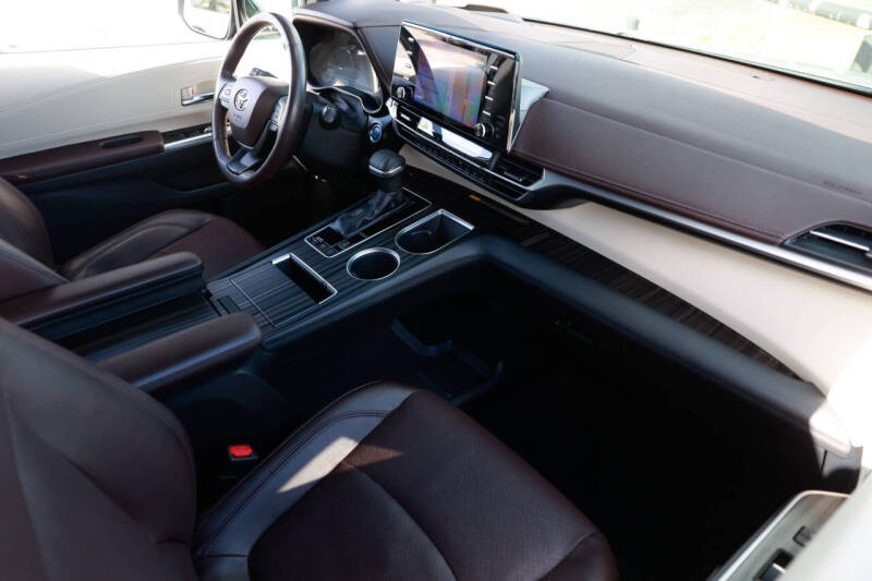 2021 Toyota Sienna Platinum 7-Passenger