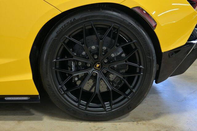 2024 Lamborghini Revuelto