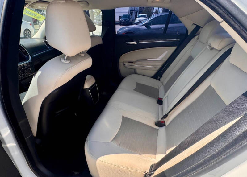 2018 Chrysler 300 Touring