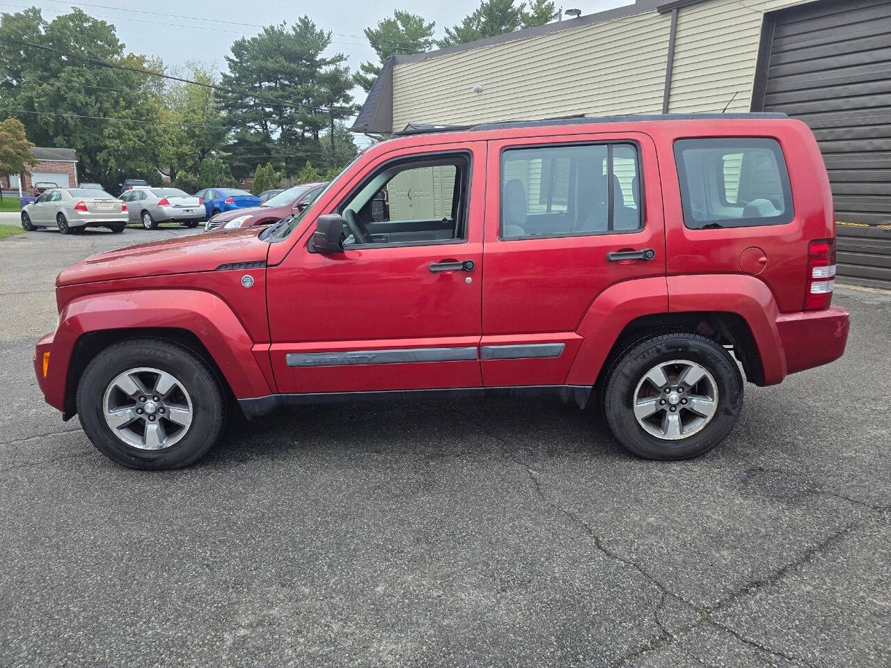 2008 Jeep Liberty for sale at QUEENSGATE AUTO SALES in York, PA