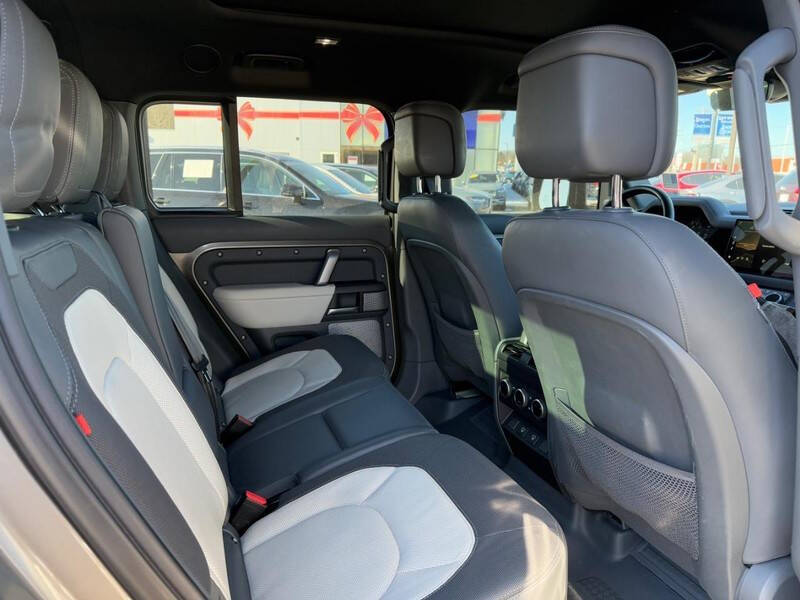 2023 Land Rover Defender 130 X-Dynamic SE