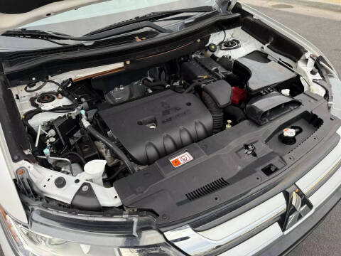 2017 Mitsubishi Outlander ES