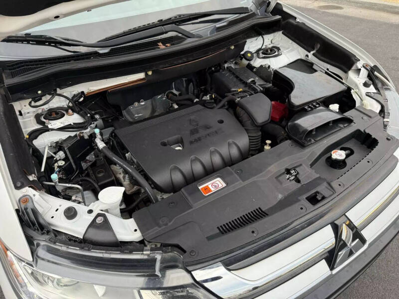 2017 Mitsubishi Outlander ES