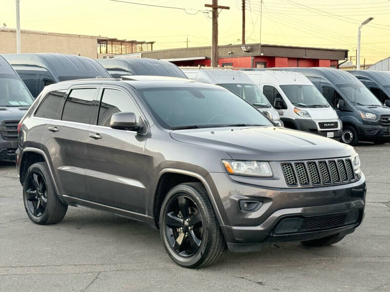2015 Jeep Grand Cherokee Altitude's photo