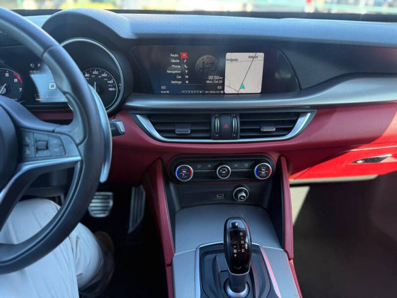 2018 Alfa Romeo Stelvio Sport