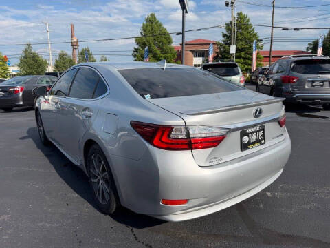 2017 Lexus ES 300h