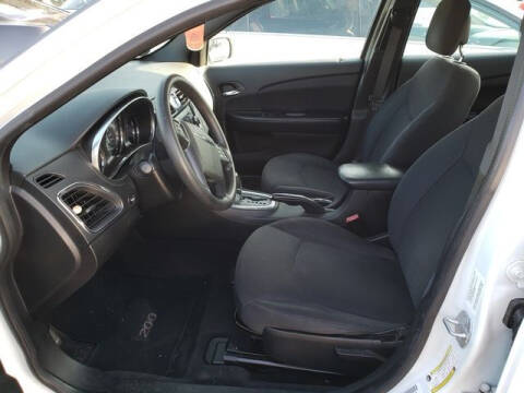 2014 Chrysler 200 LX