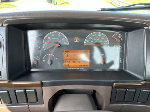 2016 Volvo VNL