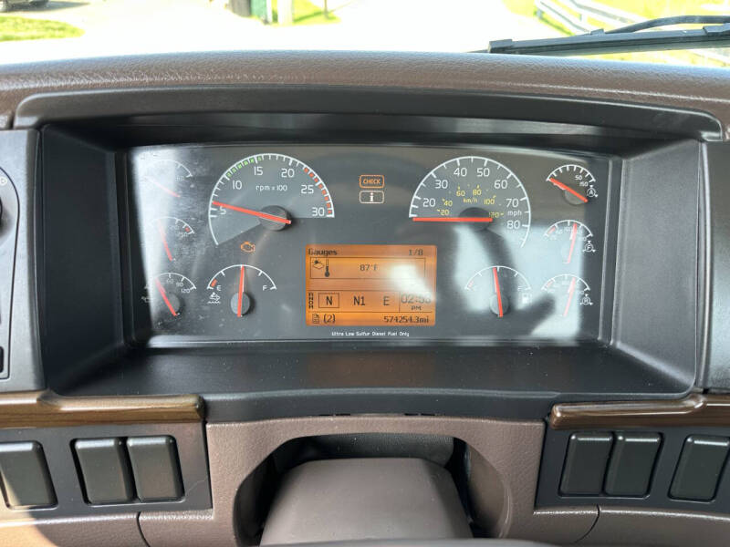2016 Volvo VNL