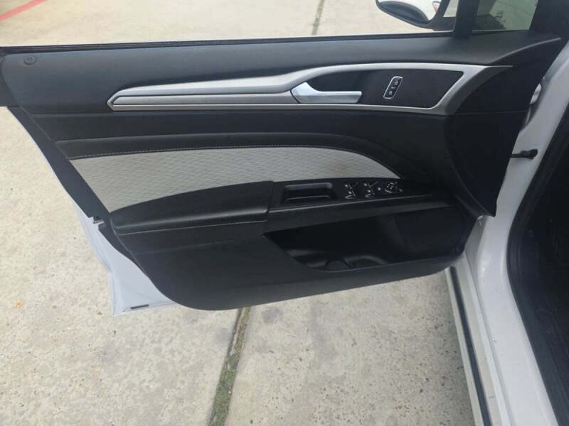2020 Ford Fusion SE