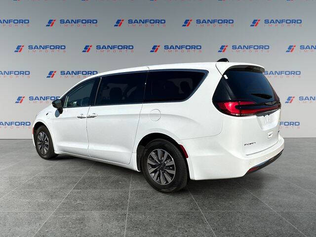 2024 Chrysler Pacifica Plug-In Hybrid Select