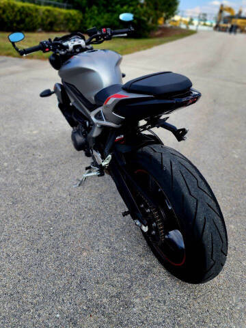 2022 Triumph STREET TRIPLE  R STD/LOW