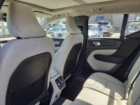 2024 Volvo XC40 B5 Plus Bright Theme