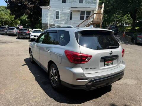 2020 Nissan Pathfinder SL
