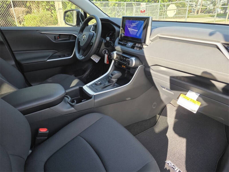 2025 Toyota RAV4 Hybrid LE