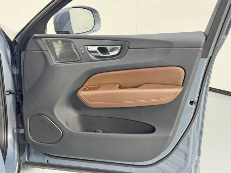 2022 Volvo XC60 Recharge T8 Inscription Expression