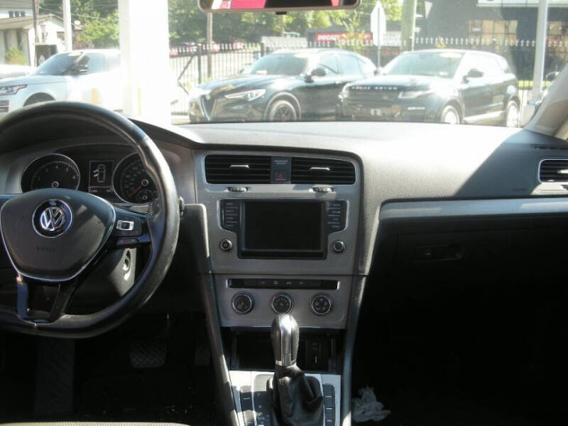 2016 Volkswagen Golf SportWagen