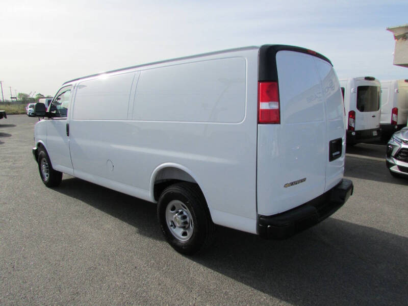 2025 Chevrolet Express 2500
