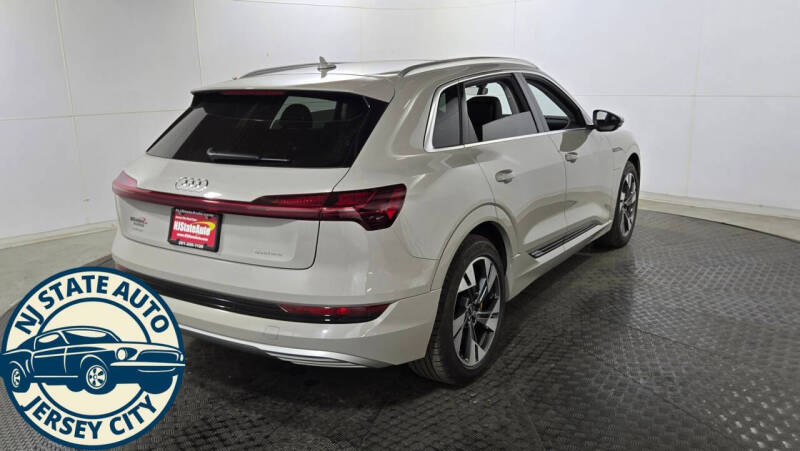 2022 Audi e-tron quattro Premium