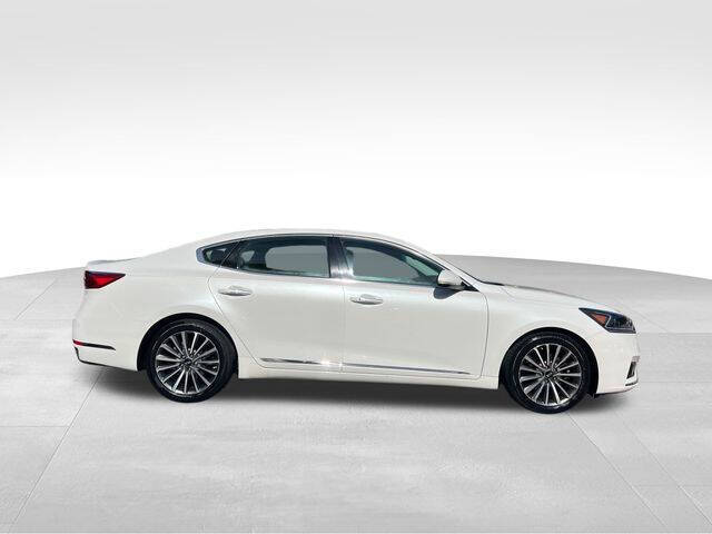 2017 Kia Cadenza Premium