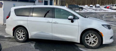 2022 Chrysler Voyager LX