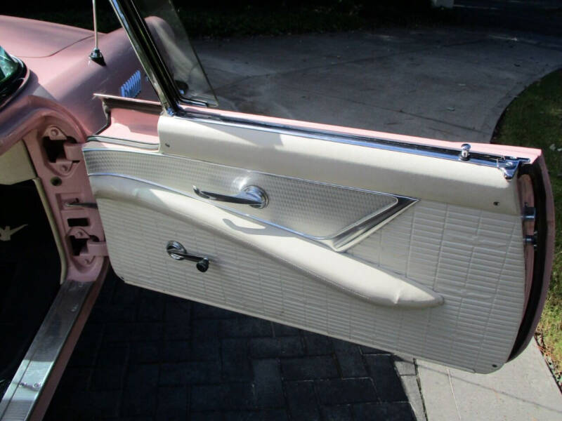 1957 Ford Thunderbird