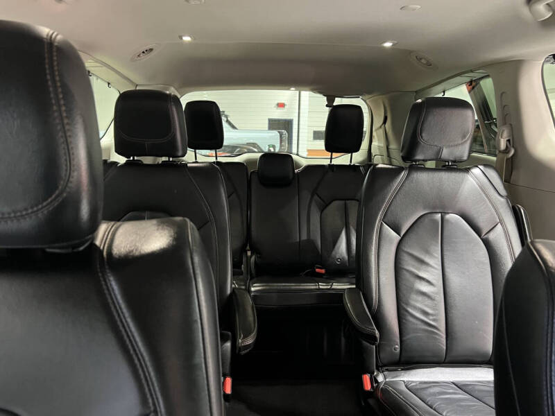 2018 Chrysler Pacifica Touring L - Photo 11