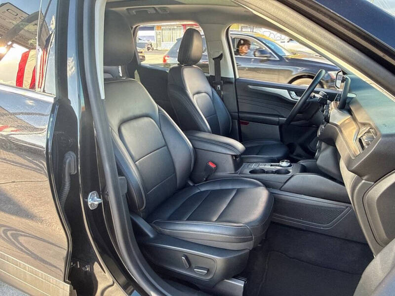 2021 Ford Escape Titanium