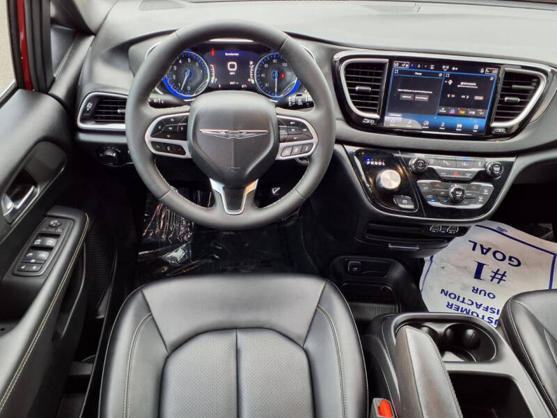 2025 Chrysler Voyager LX
