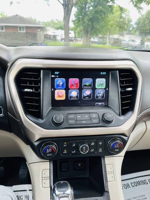 2017 GMC Acadia Denali
