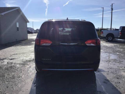 2017 Chrysler Pacifica Touring-L Plus