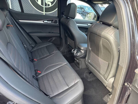 2025 Alfa Romeo Stelvio Intensa