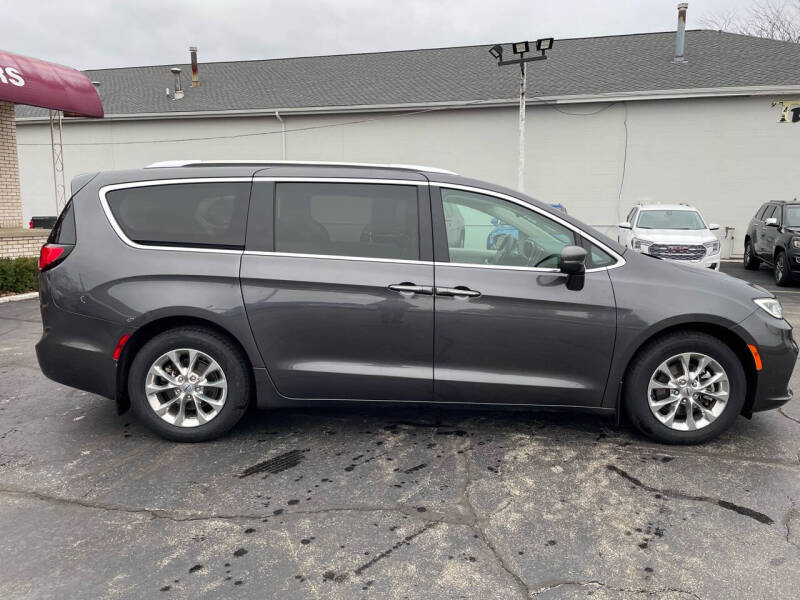 2021 Chrysler Pacifica null photo 9