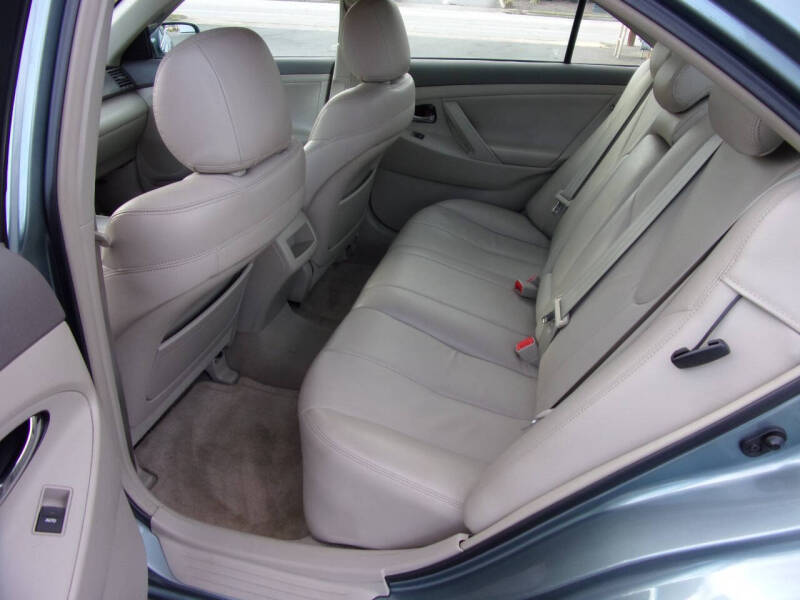 2010 Toyota Camry LE photo 13