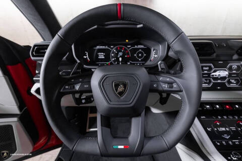 2025 Lamborghini Urus SE