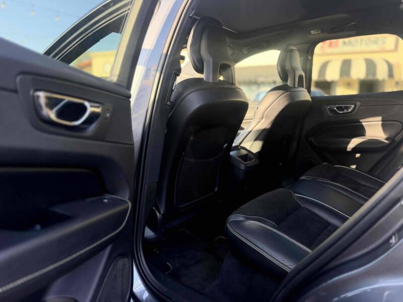 2018 Volvo XC60 T6 R-Design