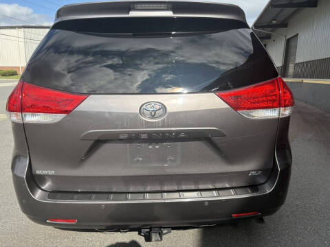 2014 Toyota Sienna XLE 8-Passenger
