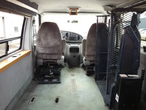 2005 Ford E-Series E-250 SD