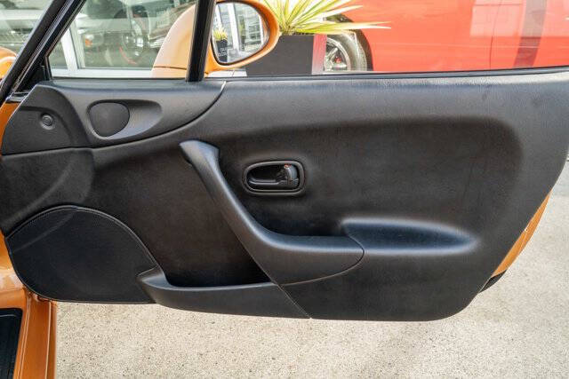 2000 Mazda MX-5 Miata 32