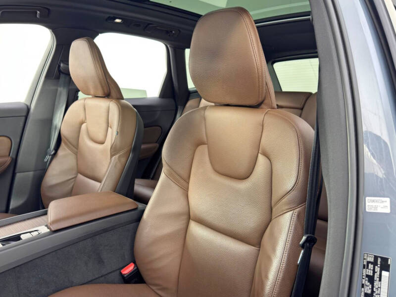 2022 Volvo XC60 Recharge T8 Inscription Expression