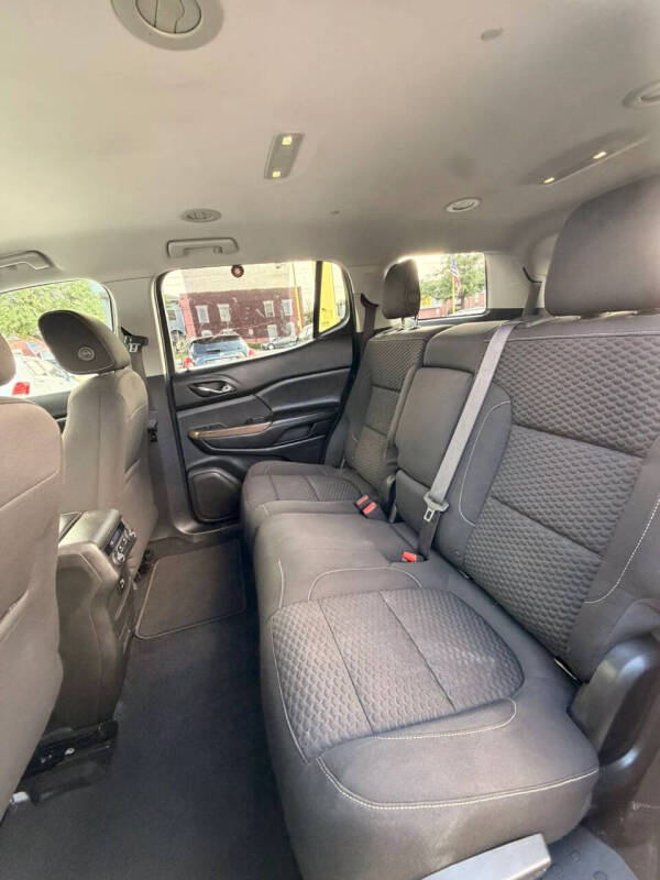 2017 GMC Acadia SLE-2