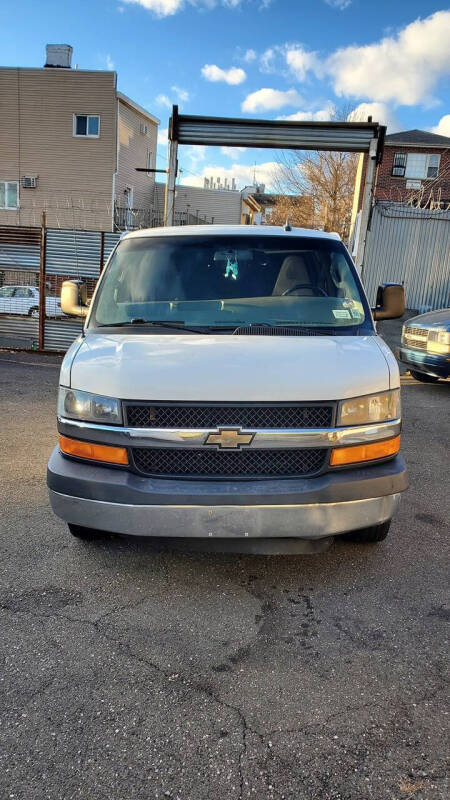 2016 Chevrolet Express Cargo Work Van's photo