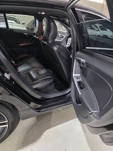 2017 Volvo V60 T6 R-Design