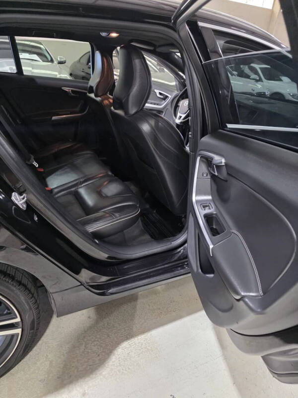 2017 Volvo V60 T6 R-Design