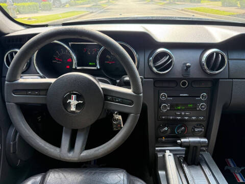 2008 Ford Mustang V6 Deluxe